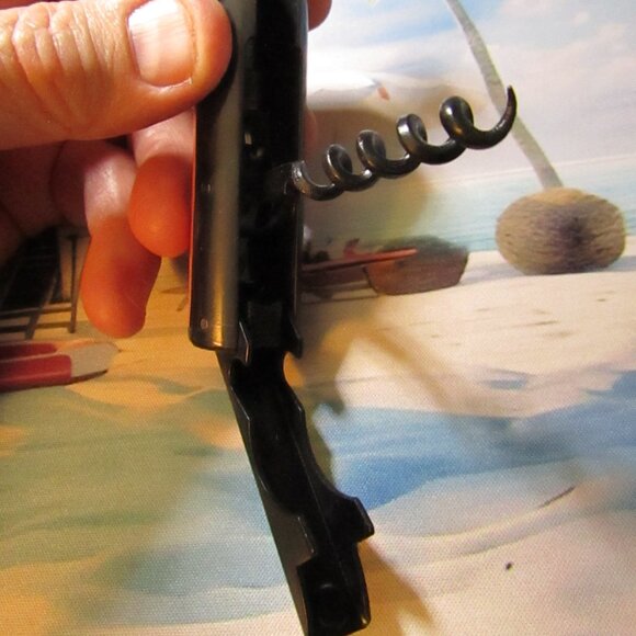 Wine Opener | Bottle Key | Magnetic | Modern Monkey - Picture 4 of 5